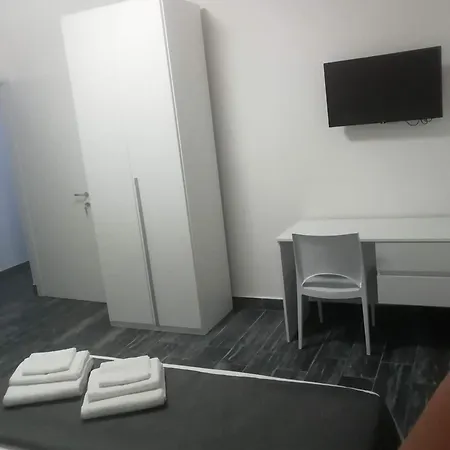 Step By Step Nocleg ze śniadaniem 3*