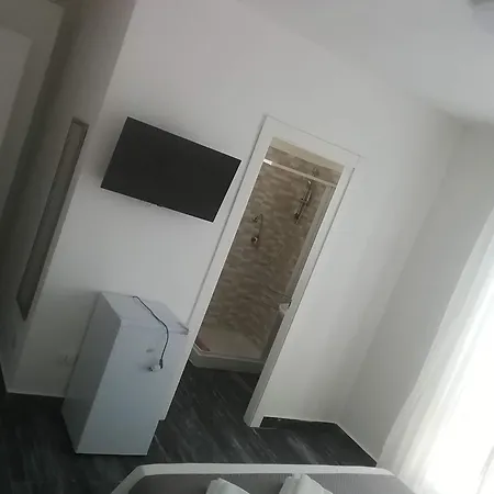 Step By Step לינה וארוחת בוקר סקליאה