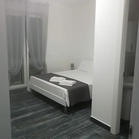 לינה וארוחת בוקר Step By Step סקליאה